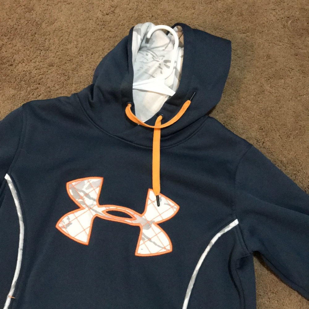 Under Armour sweat shirt